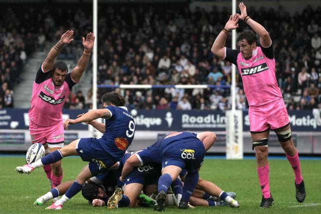 Castres' Uruguayan scrum-half Santiago Arata (2L) clears the ball from a ruck during the French Top14 rugby union match between Castres Olympique and Stade Français Paris at Stade Pierre-Fabre in Castres, southwestern France on October 24, 2026. (Photo by Idriss Bigou-Gilles / AFP)