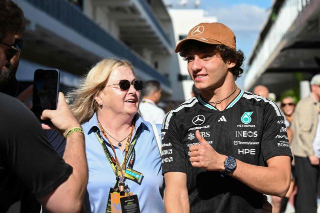 Mercedes' Italian driver Kimi Antonelli flashes a thumbs-up as he arrives in the paddock ahead of the final practice session for the United States Formula One Grand Prix at the Circuit of the Americas in Austin, Texas, on October 24, 2026. (Photo by RONALDO SCHEMIDT / AFP)