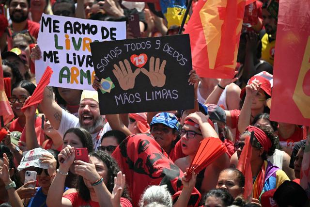Supporters of Brazil's President and presidential candidate Luiz Inacio Lula da Silva of the Workers' Party (PT) attend a rally on Copacabana beach in Rio de Janeiro, Brazil, on October 24, 2026, ahead of the presidential election runoff. (Photo by MAURO PIMENTEL / AFP)