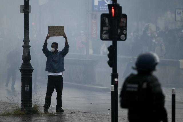 A protester holds a placard during a demonstration in favor of purchasing power, the protection of public services, and fiscal and social justice, in Bordeaux, western France on October 24, 2026 as part of a nationwide call for mobilisation bringing together former members of the Yellow Vest movement, labor unions, high school and university students. Protests by high school students over learning conditions sparked a movement that has since spread nationwide, fuelled by broader anger over the rising cost of living. About 70,000 security personnel will be deployed on October 24, 2026, Interior Minister said at a news conference, warning that calls for violence and looting were circulating on social media. (Photo by Philippe LOPEZ / AFP)