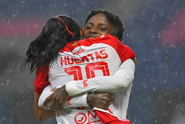Indepediente Santa Fe's forward #10 Isabella Diaz and Indepediente Santa Fe's defender #33 Kelly Ibarguen celebrate after the 2026 Women's Copa Libertadores quarter-final football match between Brazil's Palmeiras and Colombia's Santa Fe at the Banco Guayaquil Stadium in Quito on October 24, 2026. (Photo by Rodrigo BUENDIA / AFP)