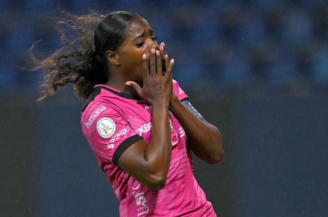 Independiente del Valle's forward #13 Nicole Charcopa reacts during the 2026 Women's Copa Libertadores quarter-final football match between Brazil's Corinthians and Eduador's Independiente del Valle at the Banco Guayaquil Stadium in Quito on October 24, 2026. (Photo by Rodrigo BUENDIA / AFP)