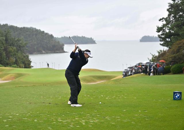 Ryu Hae-ran of South Korea tees off on the 8th hole during the final round of the LPGA Tour - BMW Ladies Championship golf tournament at Pine Beach Golf Links in Haenam on October 25, 2026. (Photo by Jung Yeon-je / AFP)