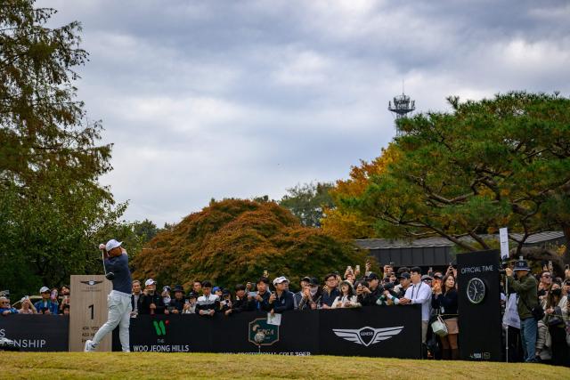 South Korea's Kim Si-Woo plays a tee shot during the DP World Tour Genesis Championship golf tournament in Cheonan city on October 25, 2026. (Photo by Philip FONG / AFP)