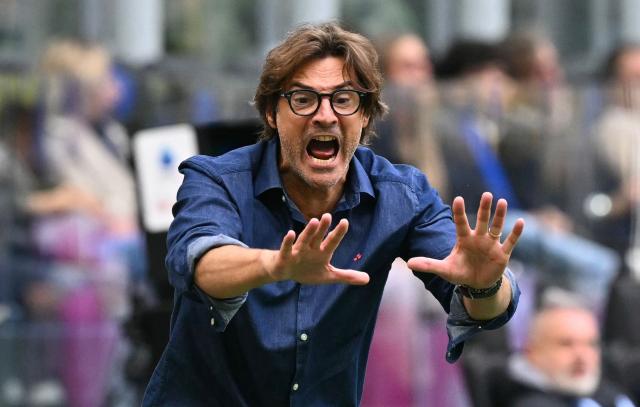 Fiorentina's head coach Paolo Vanoli reacts during the Italian Serie A football match between Inter Milan and Fiorentina at San Siro stadium in Milan, northern Italy, on October 25, 2026. (Photo by Stefano RELLANDINI / AFP)