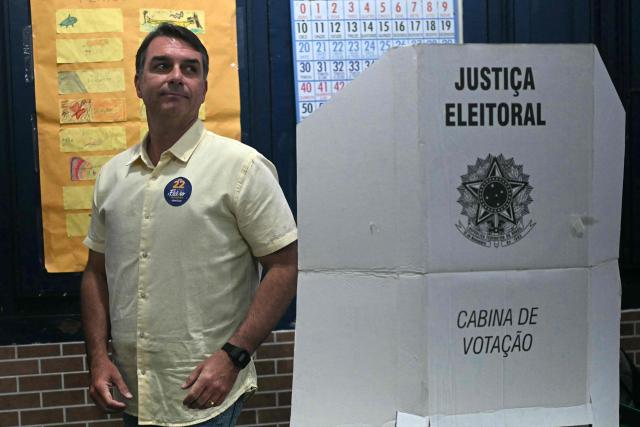 Brazil's right-wing senator and Liberal Party (PL) presidential candidate Flavio Bolsonaro exits a voting booth after casting his ballot during the presidential runoff election at a polling station in Rio de Janeiro, Brazil, on October 25, 2026. Flavio Bolsonaro faces President Luiz Inacio Lula da Silva in a runoff that will determine whether Brazil remains one of the few leftist nations in the region or joins a regional swing to the right championed by his ally, US President Donald Trump. (Photo by MAURO PIMENTEL / AFP)