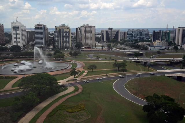 Aerial view in downtown Brasilia on October 25, 2026. on the day of the presidential runoff election. Brazilians head to the polls for a runoff between President Luiz Inacio Lula da Silva and right-wing senator Flavio Bolsonaro that will determine whether Brazil remains one of the few leftist nations in the region or joins a regional swing to the right championed by US President Donald Trump, a Bolsonaro ally. (Photo by Pablo PORCIUNCULA / AFP)