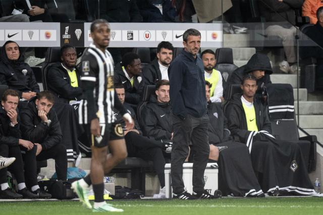Angers' French headcoach Stephane Gilli looks on during the French L1 football match between SCO Angers and FC Lorient at the Stade Raymond-Kopa in Angers on October 25, 2026. (Photo by Guillaume SALIGOT / AFP)