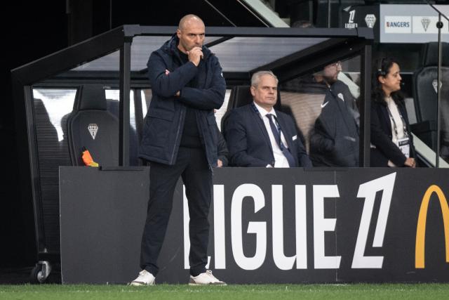 Lorient's French headcoach Alexandre Dujeux looks on during the French L1 football match between SCO Angers and FC Lorient at the Stade Raymond-Kopa in Angers on October 25, 2026. (Photo by Guillaume SALIGOT / AFP)