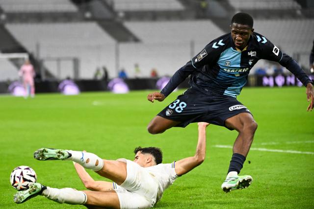 Marseille's defender #21 Nayef Aguerd steals the ball from Le Havre's French forward #38 Rayan Fofana during the French L1 football match between Olympique de Marseille (OM) and Havre Athletic Club (HAC) at the Stade Velodrome in Marseille, southern France, on October 25, 2026. (Photo by Justine Meddah / AFP)