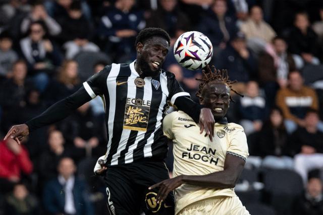 Angers's Haitian defender #02 Carlens Arcus (L) fights for the ball with Lorient's Senegalese forward #19 Souleymane Faye during the French L1 football match between SCO Angers and FC Lorient at the Stade Raymond-Kopa in Angers on October 25, 2026. (Photo by Guillaume SALIGOT / AFP)