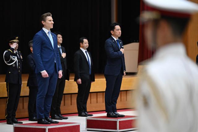 Finland's Defence Minister Antti Hakkanen (front L) and Japan's Defence Minister Shinjiro Koizumi (2nd R) attend an honour guard inspection ceremony at the Ministry of Defence in Tokyo on October 26, 2026. (Photo by Rie KIKUCHI / AFP)