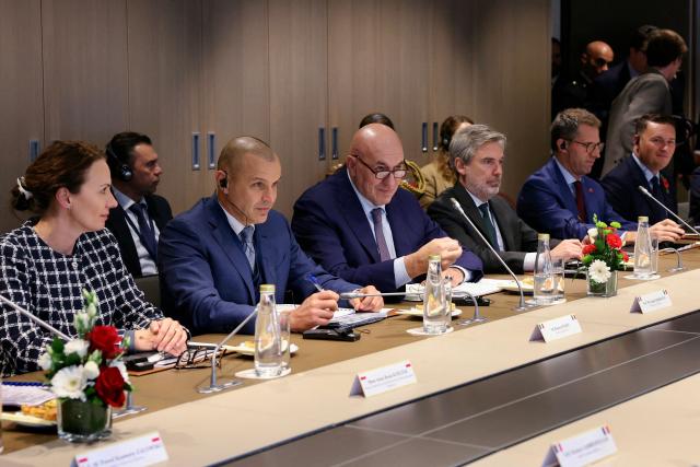 Italy's Defence Minister Guido Crosetto (C) attends a meeting of the E5, a five-country European defence and security cooperation group, at the French Defence Ministry in Paris, on October 26, 2026. (Photo by Thomas SAMSON / AFP)