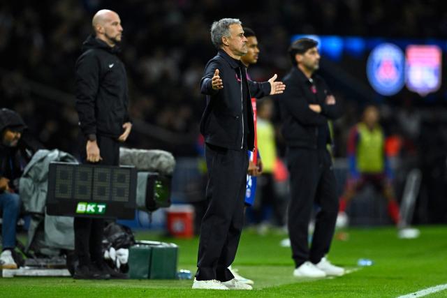 PSG's Spanish headcoach Luis Enrique (C) gestures from the techincal area during the French L1 football match between Paris Saint-Germain (PSG) and Olympique Lyonnais (OL) at the Parc des Princes stadium in Paris on October 26, 2026. (Photo by JULIEN DE ROSA / AFP)