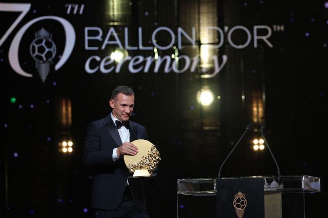 Former Ukraine forward Andriy Shevchenko presents the Trophy for the Men's Young Talent of the Year rduring the 2026 Ballon d'Or France Football award ceremony at the Palladium Theatre in London on October 26, 2026. (Photo by FRANCK FIFE / AFP)