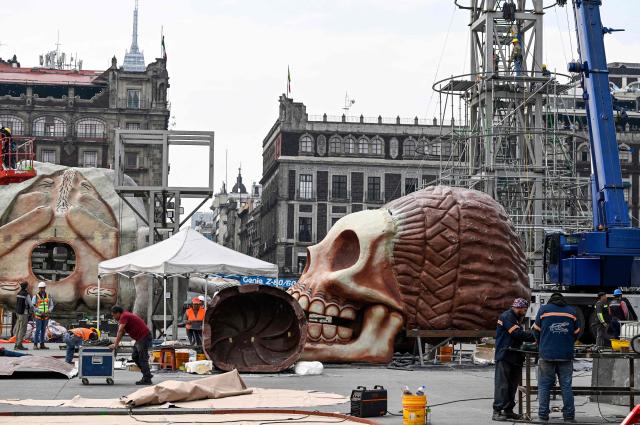 Workers prepare the massive Day of the Dead altar at the Zocalo square in Mexico City on October 26, 2026, ahead of its unveiling on October 29. On November 2, Mexicans celebrate the Day of the Dead, a tradition honoring deceased relatives and loved ones. (Photo by Alfredo ESTRELLA / AFP)