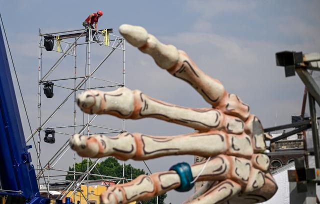Workers prepare the massive Day of the Dead altar at the Zocalo square in Mexico City on October 26, 2026, ahead of its unveiling on October 29. On November 2, Mexicans celebrate the Day of the Dead, a tradition honoring deceased relatives and loved ones. (Photo by Alfredo ESTRELLA / AFP)