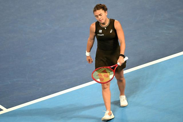Italy's Jasmine Paolini reacts as she plays against Japan's Naomi Osaka during the WTA Pan Pacific Open tennis tournament at Ariake Coliseum in Tokyo on October 27, 2026. (Photo by ANDREW CABALLERO-REYNOLDS / AFP)