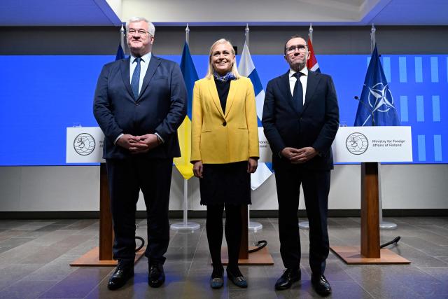 (L-R) Ukrainian Foreign Minister Andrii Sybiha, Finnish Foreign Minister Elina Valtonen and Norwegian Foreign Minister Espen Barth Eide pose for a photo prior to a press conference at the Finnish Foreign Ministry in Helsinki, Finland on October 27, 2026. (Photo by Emmi Korhonen / Lehtikuva / AFP) / Finland OUT