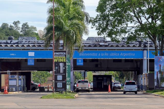 Vehicles cross the Argentine customs office at the Brazil-Argentina border linking Foz do Iguacu and Puerto Iguazu respectively, on October 27, 2026, in Foz do Iguacu, Parana state, Brazil. Argentina's security ministry and migration authorities on October 27, 2026 denied local media reports that Brazil's Flavio Bolsonaro, who refused to accept election defeat and had his passports cancelled, had entered the neighboring country, though speculation swirled over his whereabouts. (Photo by CHRISTIAN RIZZI / AFP)