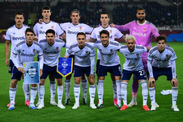 Como's players pose before the Italian Serie A football match between Torino FC and Como 1907 at the Olympic Stadium Grande Torino in Turin, northern Italy on October 27, 2026. (Photo by Marco Bertorello / AFP)