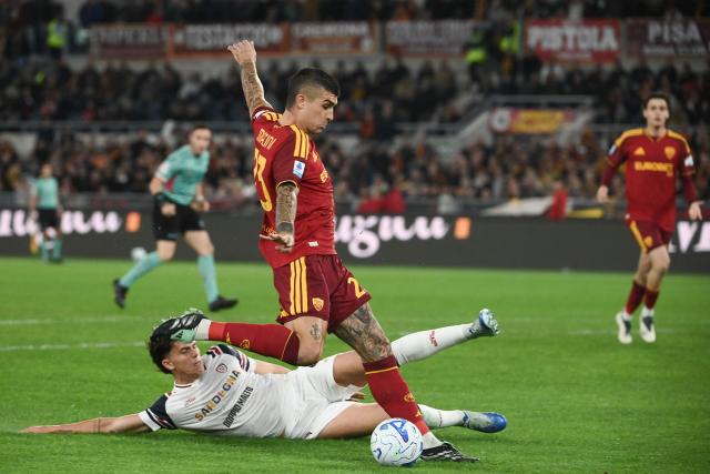 AS Roma's Italian defender #23 Gianluca Mancini (R) and Cagliari's Italian defender #04 Alessandro Di Pardo (L) fight for the ball during the Italian Serie A football match between AS Roma and Cagliari at the Olympic Stadium in Rome on October 27, 2026. (Photo by Isabella BONOTTO / AFP)
