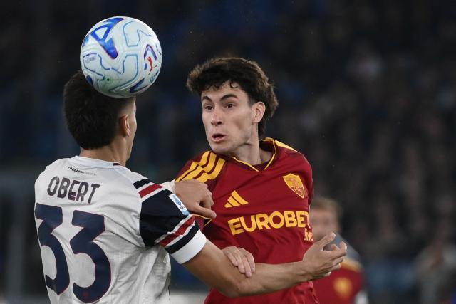 AS Roma's Italian defender #77 Emanuele Lulli (R) and Cagliari's Slovak defender #33 Adam Obert (L) fight for the ball during the Italian Serie A football match between AS Roma and Cagliari at the Olympic Stadium in Rome on October 27, 2026. (Photo by Isabella BONOTTO / AFP)