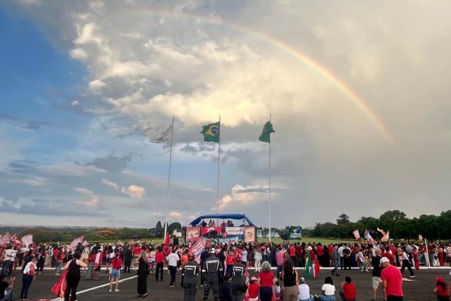 Supporters of Brazil's President Luiz Inacio Lula da Silva gather outside the Alvorada Palace, the official presidential residence, to celebrate his birthday in Brasilia on October 27, 2026. Brazilian President Luiz Inacio Lula da Silva turned 81 on October 27, 2026, promising to work "24 hours a day" following his historic re-election for a fourth term. (Photo by Evaristo Sa / AFP)