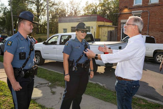 Democrat senatorial candidate from Kansas Adam Hamilton speaks with Kansas State Troopers outside of Wilson’s Pizza in Kansas City, Kansas on October 27, 2026. Democratic pastor Adam Hamilton is challenging Republican Roger Marshall in a state that has not elected a Democratic senator since 1932. Tight polling has prompted Trump to campaign for Marshall. (Photo by Austin Johnson / AFP)