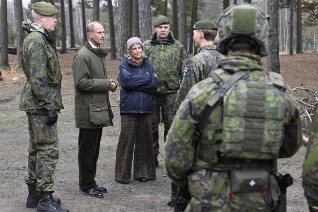 Britain's Prince Edward, Duke of Edinburgh (2nd L) and Britain's Sophie, Duchess of Edinburgh (3rd L) talk with Finnish conscripts as they visit Santahamina Garrison in Helsinki, Finland on October 28, 2026. The Duke and Duchess of Edinburgh are on a three-days visit to Finland. (Photo by Heikki Saukkomaa / Lehtikuva / AFP) / Finland OUT