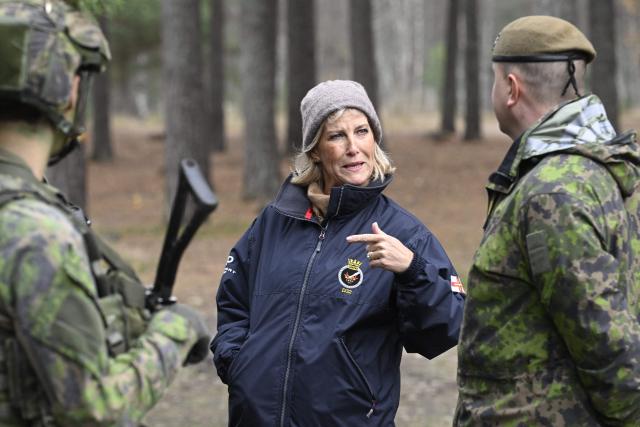 Britain's Sophie, Duchess of Edinburgh (C) talks to a Finnish conscript as she visits Santahamina Garrison in Helsinki, Finland on October 28, 2026. The Duke and Duchess of Edinburgh are on a three-days visit to Finland. (Photo by Heikki Saukkomaa / Lehtikuva / AFP) / Finland OUT