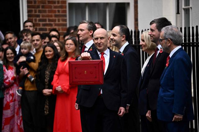Britain's Chancellor of the Exchequer John Healey (C) poses with the Budget Box as he leaves 11 Downing Street in central London on October 28, 2026, before presenting the government's annual budget to parliament. Healey will unveil his first budget on October 28 as he juggles commitments to defence spending and easing household bills with little financial room to manoeuvre. (Photo by Dylan Martinez / POOL / AFP)