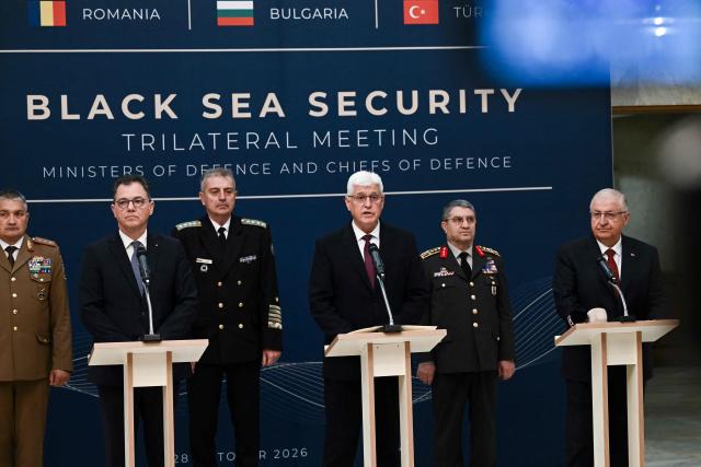 Bulgarian Defence Minister Dimitar Stoyanov (C) speaks during a joint statement with Turkey's Defence Minister Yasar Guler (R), Romanian Defence Minister Stefan-Radu Oprea (2ndL), Romanian Deputy Chief of Defence Lieutenant General Dragos Dimitru Iacob (L), Chief of Defence Admiral Emil Eftimov (3rdL) and Turkish Chief of General Staff General Selcuk Bayraktaroglu (2ndR), after a trilateral meeting on 'Black Sea security' in Sofia on October 28, 2026. (Photo by Nikolay DOYCHINOV / AFP)