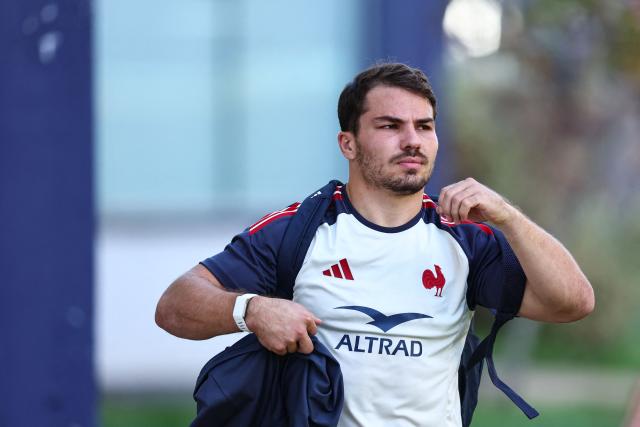 France's scrum-half Antoine Dupont arrives to take part in a training session, as part of the preparation for the Nation Championship match between France and Fiji, in Marcoussis, south of Paris, on October 28, 2026. (Photo by Anne-Christine POUJOULAT / AFP)