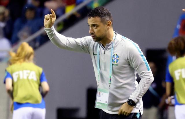 (FILES) Brazil coach Jonas Urias gestures during the Women's U-20 World Cup third place football match against Netherlands, at the National stadium in San Josй, on August 28, 2022. Undefeated, Cruzeiro is dazzling in its historic debut at the women’s Copa Libertadores, proof that the Brazilian side is "capable of doing the unexpected," its coach, Jonas Urias, told AFP. (Photo by Randall CAMPOS / AFP)