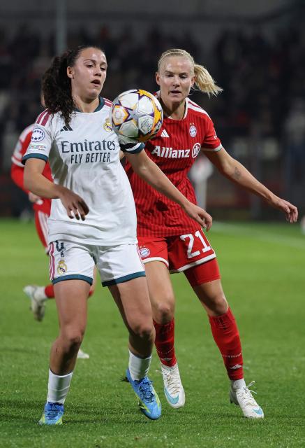 Real Madrid's Spanish defender #04 Silvia Cristobal (L) and Bayern Munich's Danish forward #21 Pernille Harder vie for the ball during the UEFA Women's Champions League - League phase, Matchday 3 - football match between FC Bayern Munich and Real Madrid in Unterhaching near Munich, southern Germany, on October 28, 2026. (Photo by Alexandra BEIER / AFP)