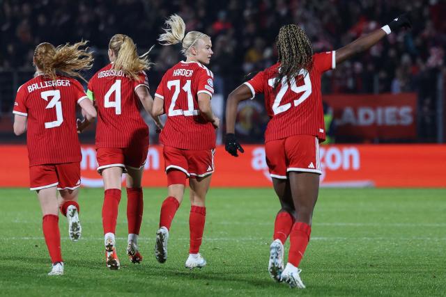 Bayern Munich's Spanish forward #29 Edna Imade (R) celebrates scoring the 1-2 goal with her teammates during the UEFA Women's Champions League - League phase, Matchday 3 - football match between FC Bayern Munich and Real Madrid in Unterhaching near Munich, southern Germany, on October 28, 2026. (Photo by Alexandra BEIER / AFP) / ALTERNATIVE CROP