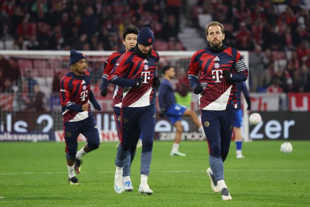 Bayern Munich's English forward #09 Harry Kane (R) and team mates warm up prior to the start of the German Cup (DFB-Pokal) football match between FC Bayern Munich and 1. FC Magdeburg in Munich, southern Germany on October 28, 2026. (Photo by Karl-Josef HILDENBRAND / AFP) / DFB REGULATIONS PROHIBIT ANY USE OF PHOTOGRAPHS AS IMAGE SEQUENCES AND QUASI-VIDEO.