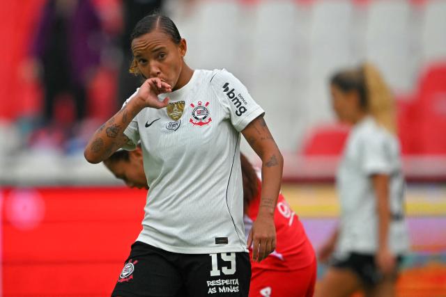 Corinthians' midfielder #19 Leticia Monteiro celebrates after scoring during the 2026 Women's Copa Libertadores semi-final football match between Brazil's Corinthians and Colombia's Independiente Santa Fe at the Rodrigo Paz Delgado stadium in Quito on October 28, 2026. (Photo by Rodrigo BUENDIA / AFP)