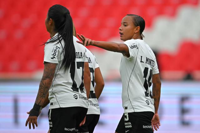 Corinthians' midfielder #19 Leticia Monteiro (R) celebrates with teammates after scoring during the 2026 Women's Copa Libertadores semi-final football match between Brazil's Corinthians and Colombia's Independiente Santa Fe at the Rodrigo Paz Delgado stadium in Quito on October 28, 2026. (Photo by Rodrigo BUENDIA / AFP)