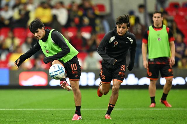 Tijuana's midfielder #10 Gilberto Mora warms up ahead of the Liga MX Apertura tournament football match between America and Tijuana at the Banorte stadium in Mexico City on October 25, 2026. (Photo by YURI CORTEZ / AFP)
