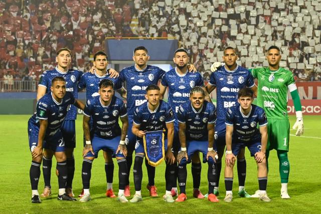 Cartagines' players pose for a team photo ahead of the 2026 Concacaf Central American Cup second leg semifinal football match between Honduras' Olimpia and Costa Rica's CS Cartagines, at the Chelato Ucles National Stadium in Tegucigalpa on October 29, 2026. (Photo by Orlando SIERRA / AFP)