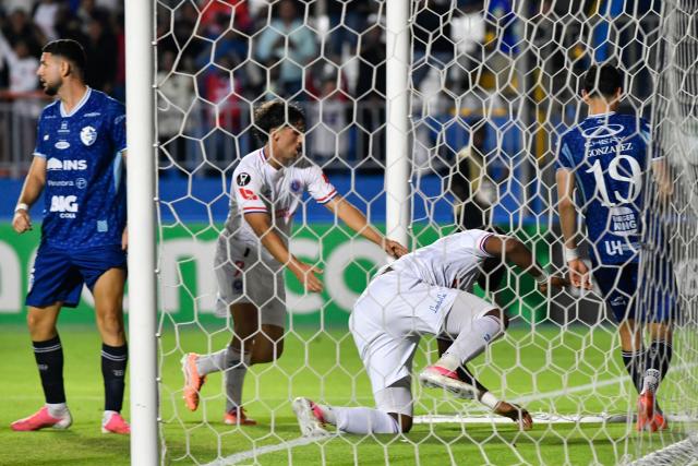 Olimpia's forward #09 Jorge Benguche celebrates scoring his team's second goal during the 2026 Concacaf Central American Cup second leg semifinal football match between Honduras' Olimpia and Costa Rica's CS Cartagines, at the Chelato Ucles National Stadium in Tegucigalpa on October 29, 2026. (Photo by Orlando SIERRA / AFP)