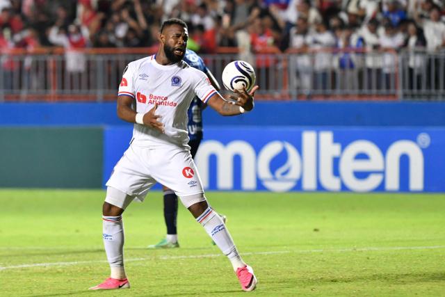 Olimpia's forward #09 Jorge Benguche celebrates scoring his team's second goal during the 2026 Concacaf Central American Cup second leg semifinal football match between Honduras' Olimpia and Costa Rica's CS Cartagines, at the Chelato Ucles National Stadium in Tegucigalpa on October 29, 2026. (Photo by Orlando SIERRA / AFP)