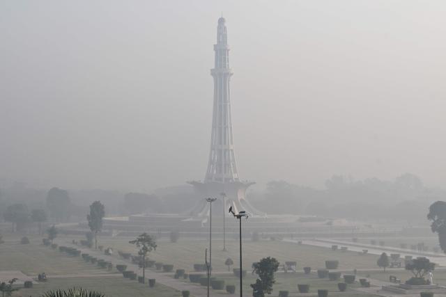 People visit the Minar-e-Pakistan monument amid smog in Lahore on October 29, 2026. (Photo by Arif ALI / AFP)