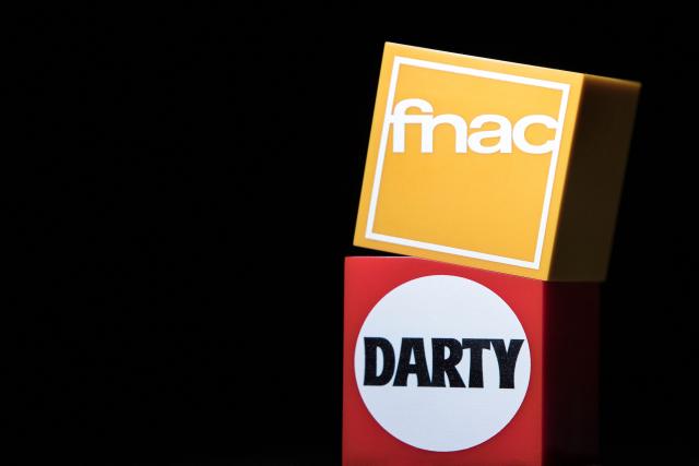 (FILES) View of the logo  FNAC-Darty taken on December 13, 2017 in Paris. Two companies within the Fnac Darty group have been fined a total of 7 million euros for failing to comply with cookie legislation, the National Commission on Informatics and Liberty (CNIL) announced on October 29, 2026 in a press release. (Photo by JOEL SAGET / AFP)