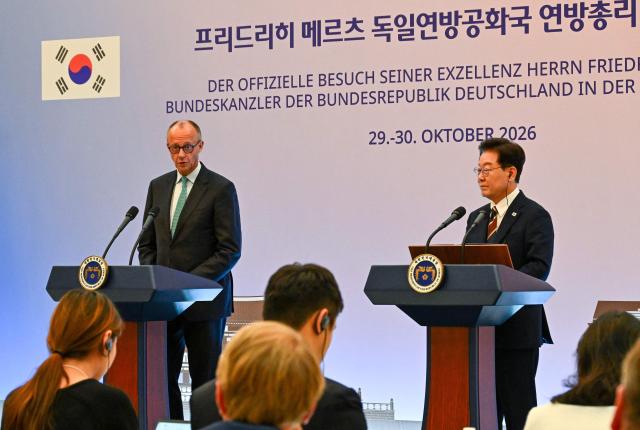 German Chancellor Friedrich Merz (L) and South Korean President Lee Jae Myung (R) attend a joint press announcement at the presidential Blue House in Seoul on October 29, 2026. (Photo by SONG Kyung-Seok / POOL / AFP)