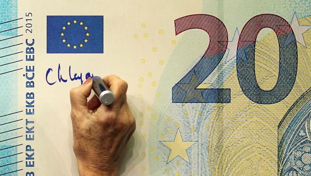 (FILES) Christine Lagarde, President of the European Central Bank (ECB), gives her signature to be printed on Euro banknotes in Frankfurt am Main, western Germany, on November 27, 2019. Christine Lagarde is to step down as President of the ECB on February 7, 2027, it was announced on October 29, 2026. (Photo by Daniel ROLAND / AFP)