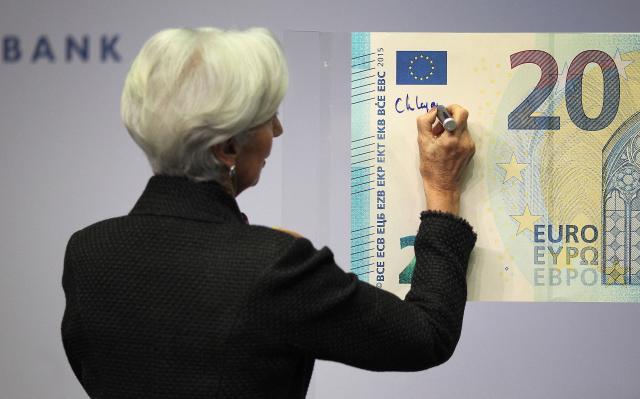 (FILES) Christine Lagarde, President of the European Central Bank (ECB), gives her signature to be printed on Euro banknotes in Frankfurt am Main, western Germany, on November 27, 2019. Christine Lagarde is to step down as President of the ECB on February 7, 2027, it was announced on October 29, 2026. (Photo by Daniel ROLAND / AFP)