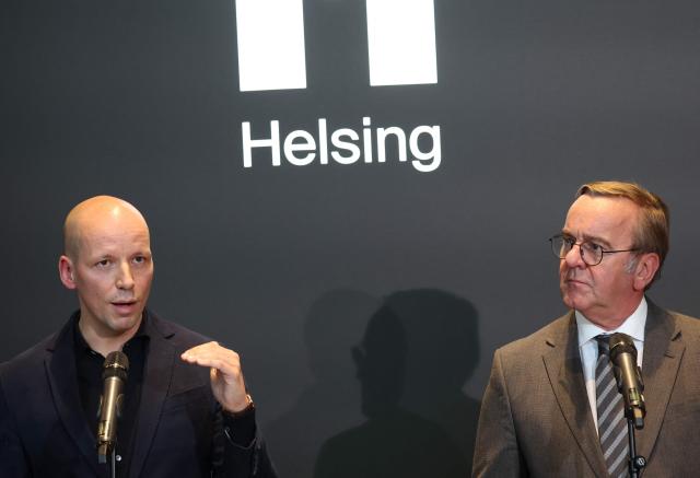 Co-chief executive of Helsing Gundbert Scherf (L) and  Germany's defence minister Boris Pistorius address the media durinng a visit at the defence technology start-up Helsing in Munich, southern Germany on October 29, 2026. (Photo by Karl-Josef Hildenbrand / AFP)